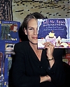 JamieLeeCurtis-Signing-005.jpg