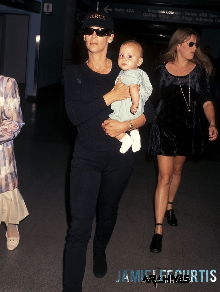 JamieLeeCurtis-Airport-004.jpg