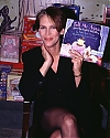 JamieLeeCurtis-Signing-023.jpg