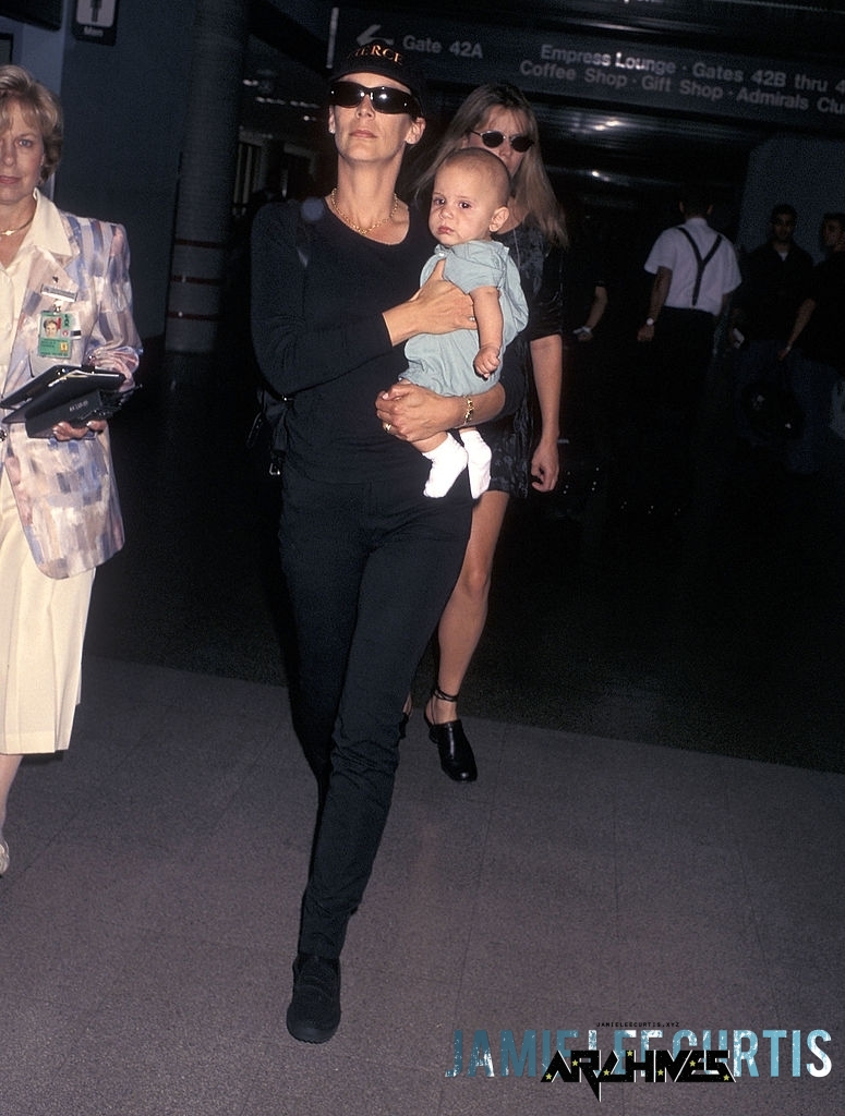 JamieLeeCurtis-Airport-009.jpg