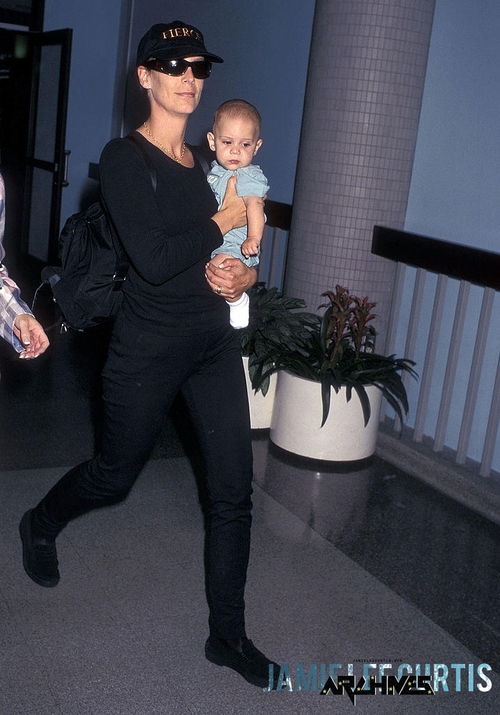 JamieLeeCurtis-Airport-010.jpg
