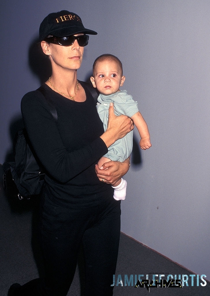 JamieLeeCurtis-Airport-017.jpg